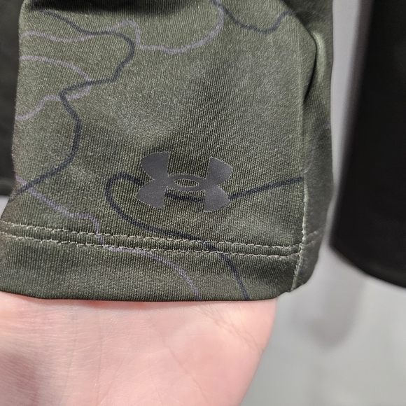 $80 msrp Under Armour Cold Weather Funnel Neck - Picture 10 of 11